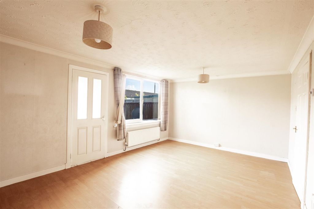 Property photo 3 of 17 Lounge-1.Jpg