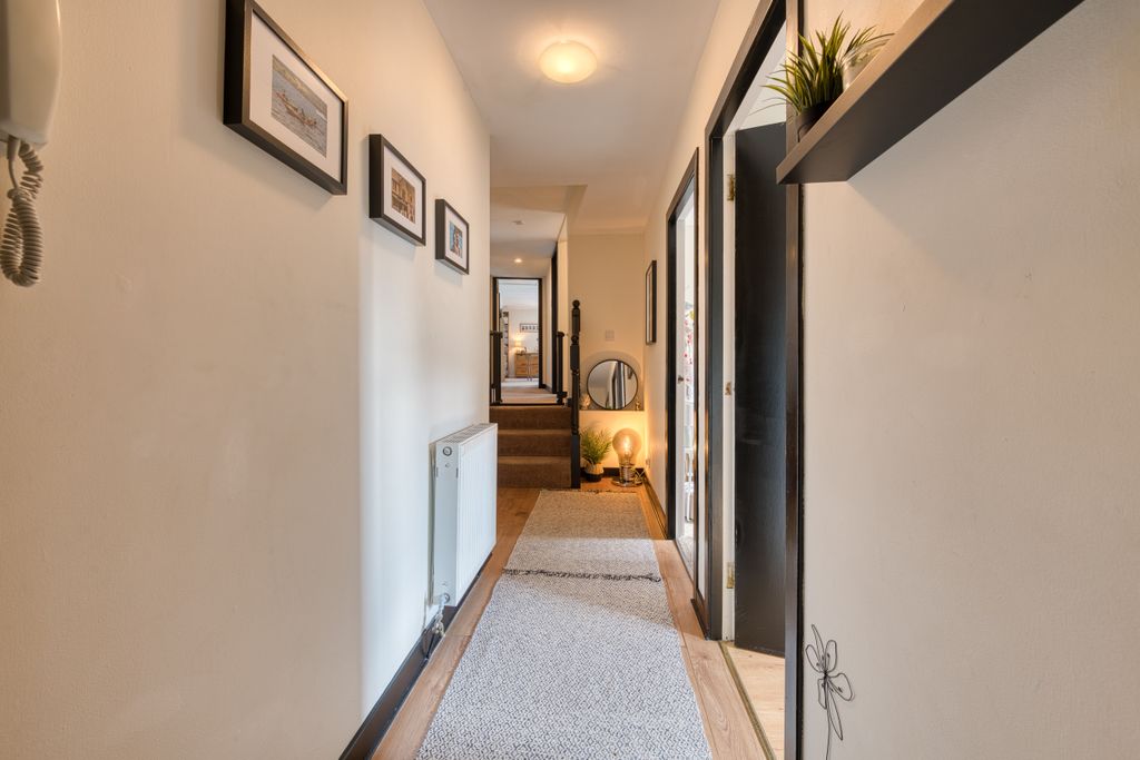 Property photo 2 of 31