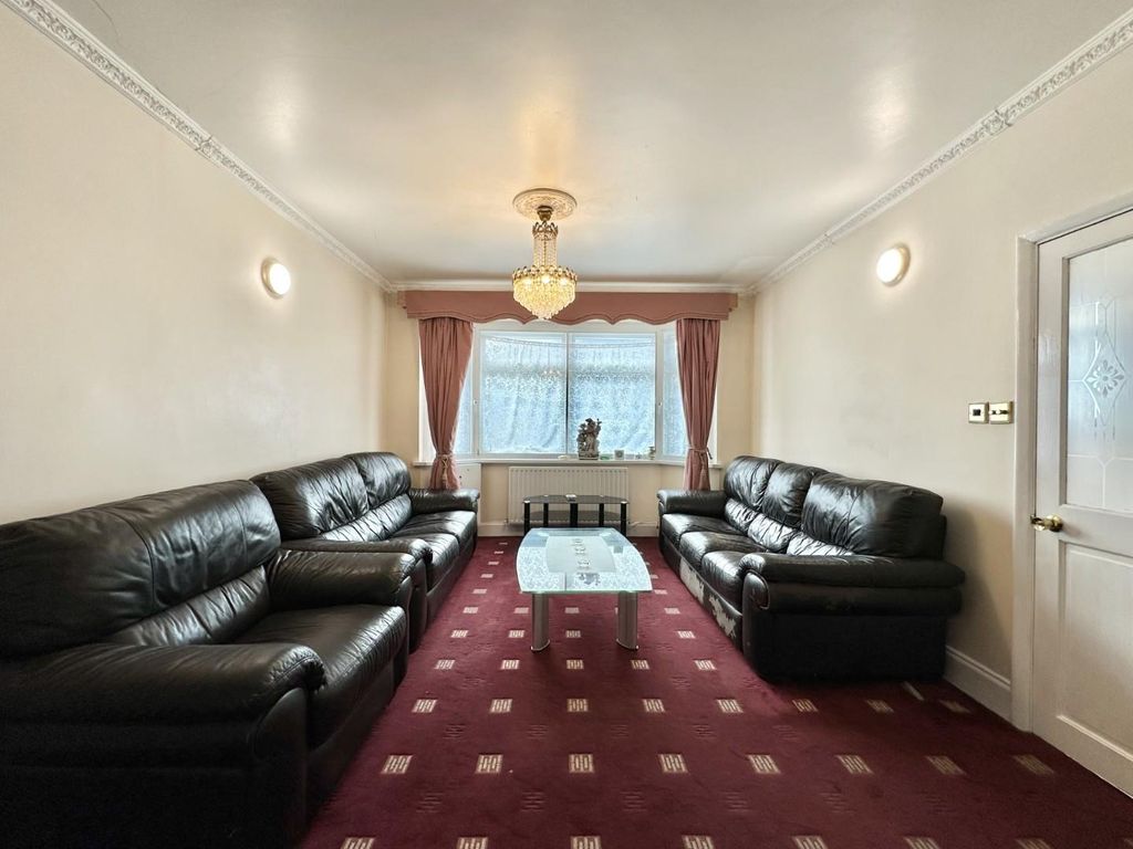 Property photo 3 of 13 Thumbnail_Img_4221.Jpg