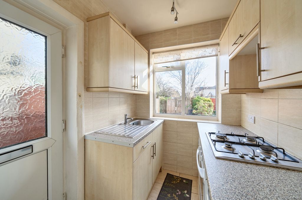 Property photo 3 of 17 1419847-12-699dc5...