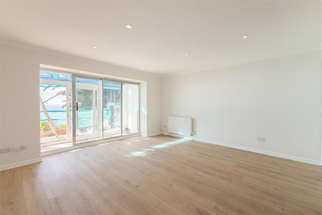 Property photo 1 of 13 Living Room