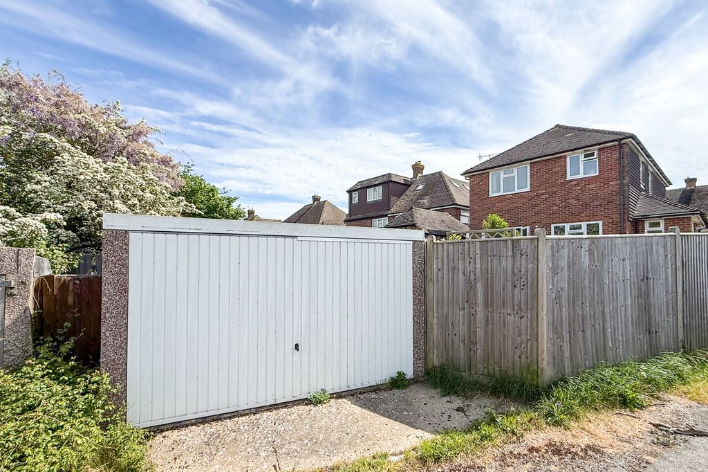 Property photo 3 of 33