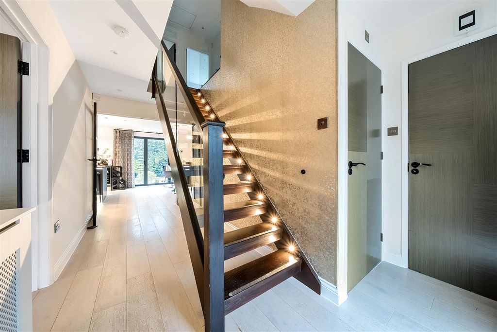 Property photo 1 of 9 1228710 (22).Jpg