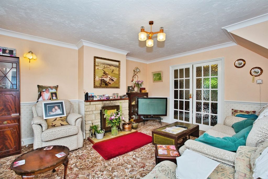 Property photo 2 of 17