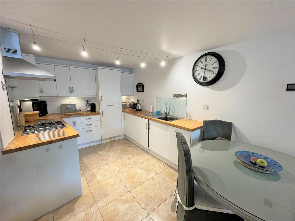 Property photo 2 of 16 Kitchen 2.Jpg