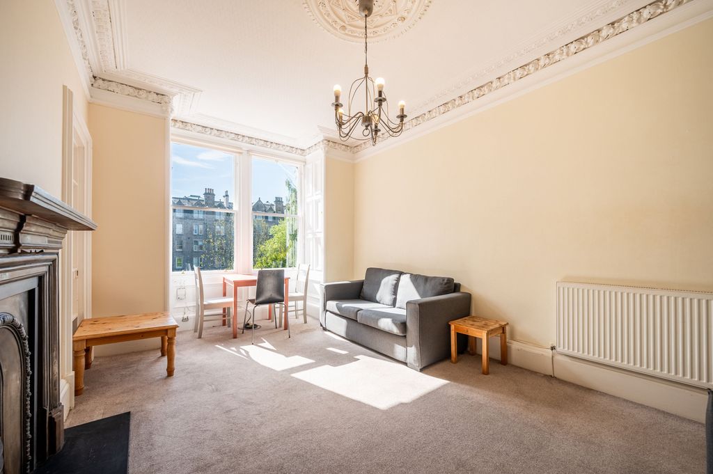 Property photo 2 of 17 Living Room (1)