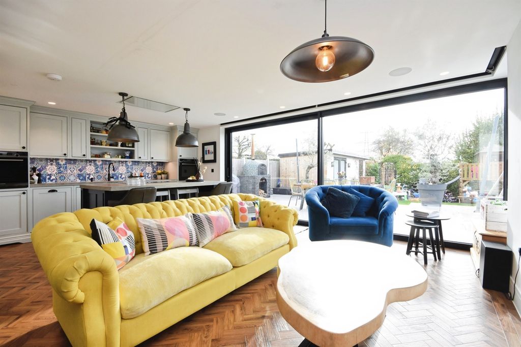 Property photo 2 of 17