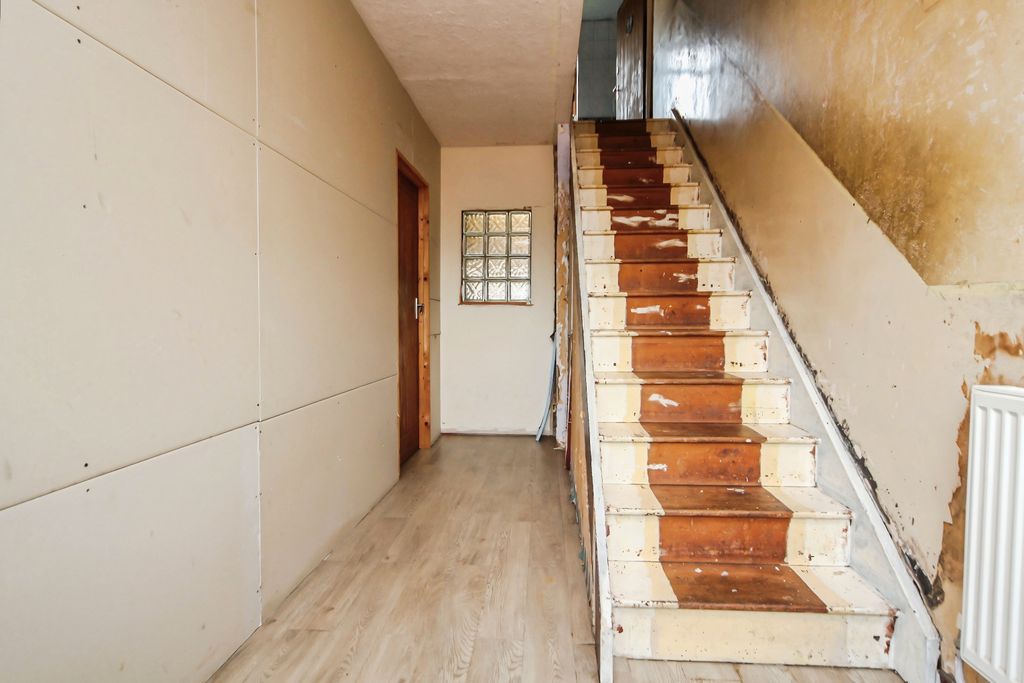 Property photo 2 of 25 Hallway