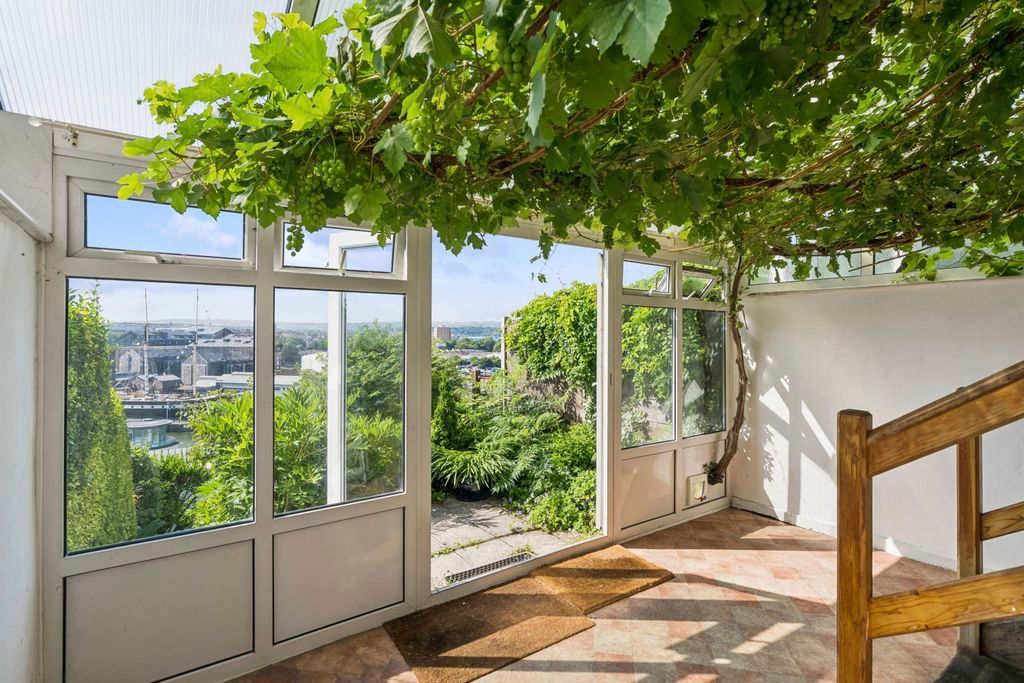 Property photo 3 of 22 Conservatory