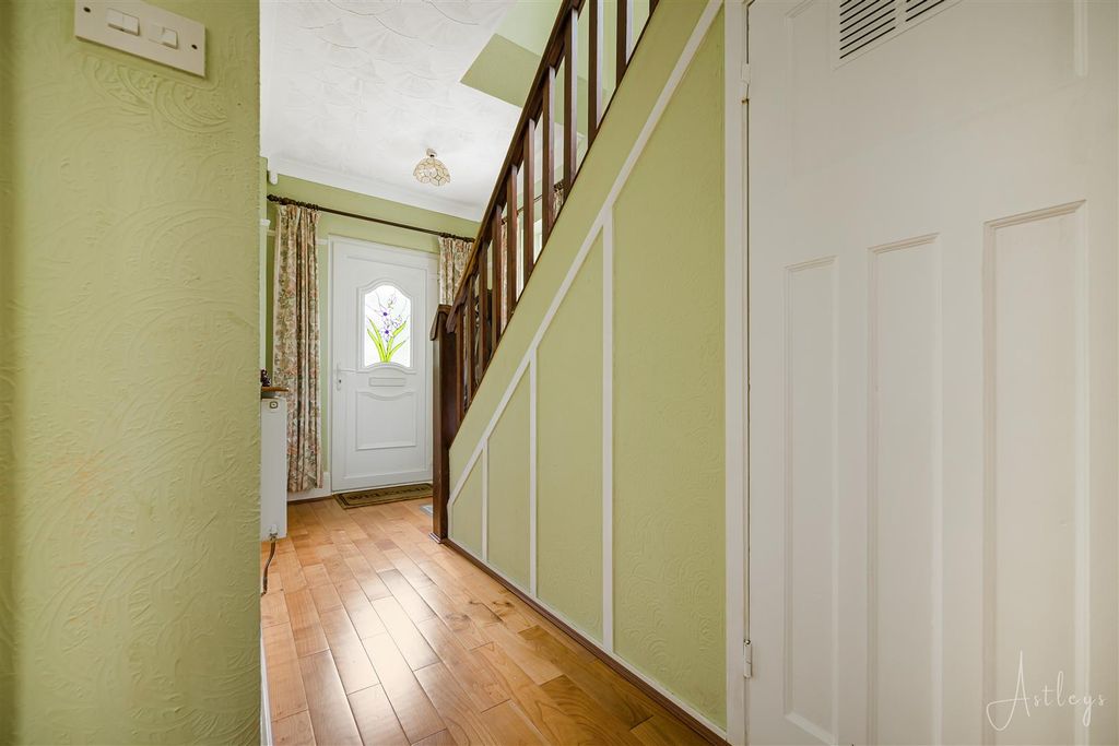 Property photo 3 of 23 Entrance Hall
