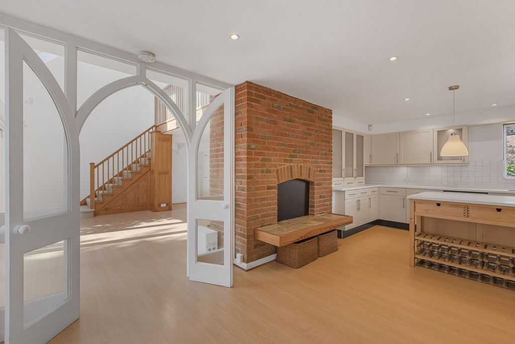 Property photo 2 of 47