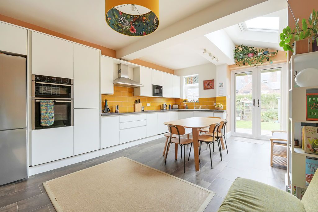 Property photo 3 of 29 Dining Kitchen