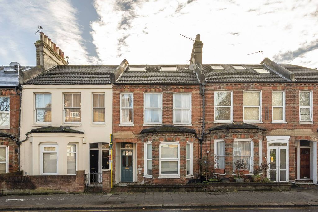 Property photo 2 of 8