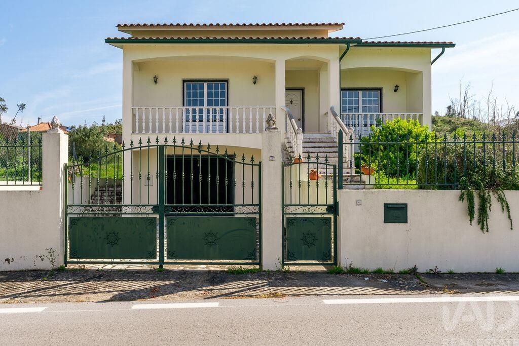 Property photo 1 of 39