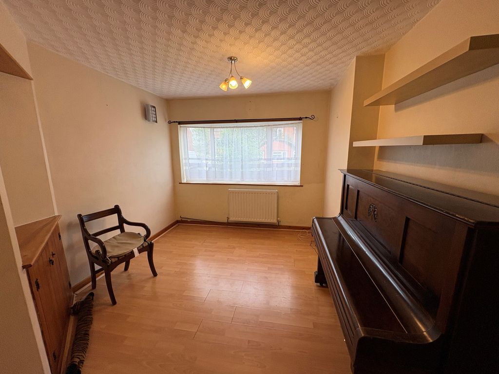 Property photo 3 of 13 Dining Area