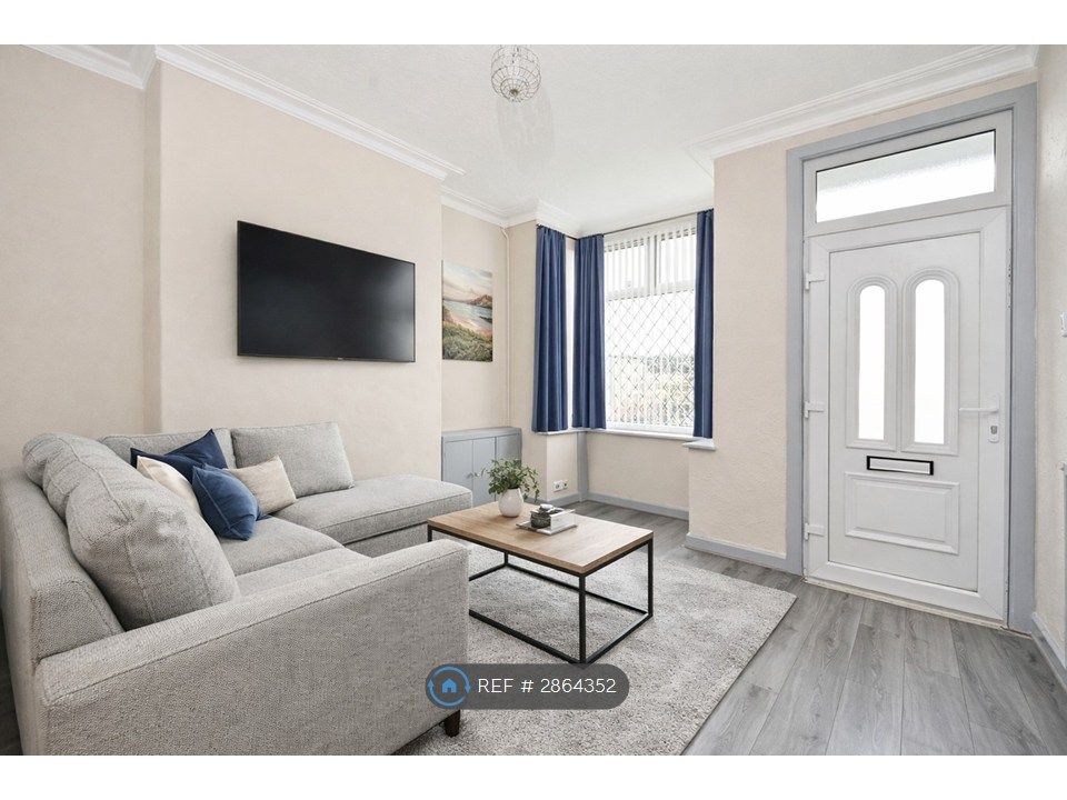 Property photo 1 of 9 Livingroom