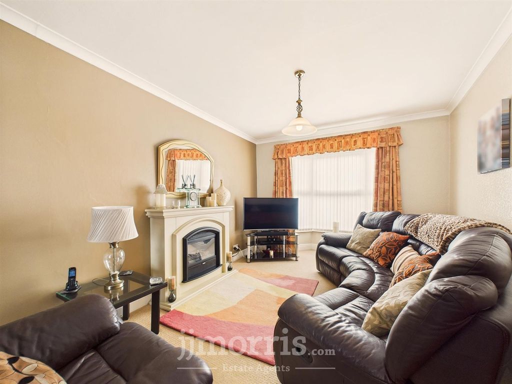 Property photo 3 of 20 Sitting Room