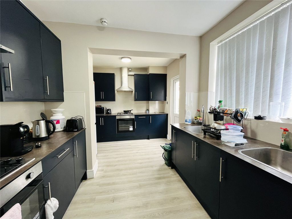 Property photo 2 of 5 Kitchen