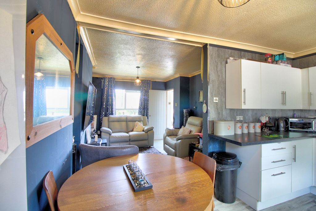 Property photo 3 of 14 Img_4910_1_2Interior4