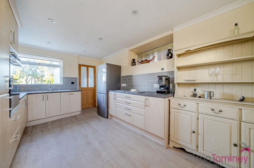 Property photo 3 of 26 732967d8-6c26-4Dac-A032-B700E78563E5.Jpg