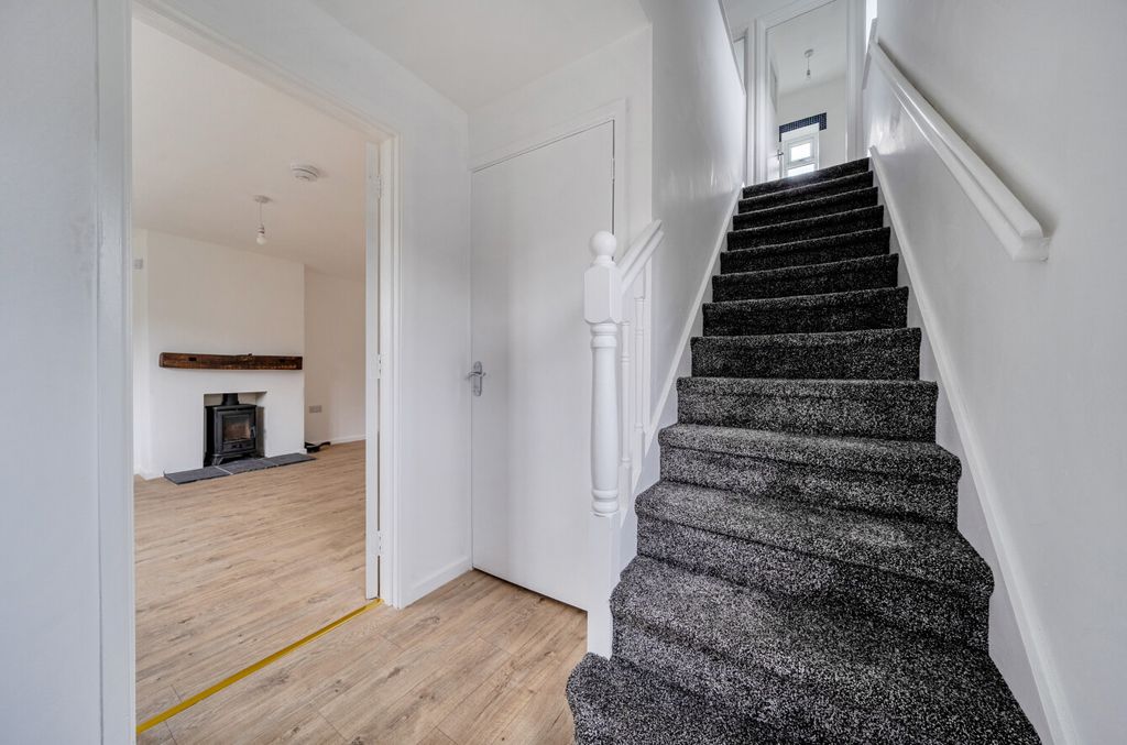 Property photo 2 of 23 1384460-7-692d93c...