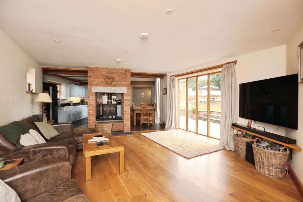 Property photo 3 of 22 Open-Plan Living