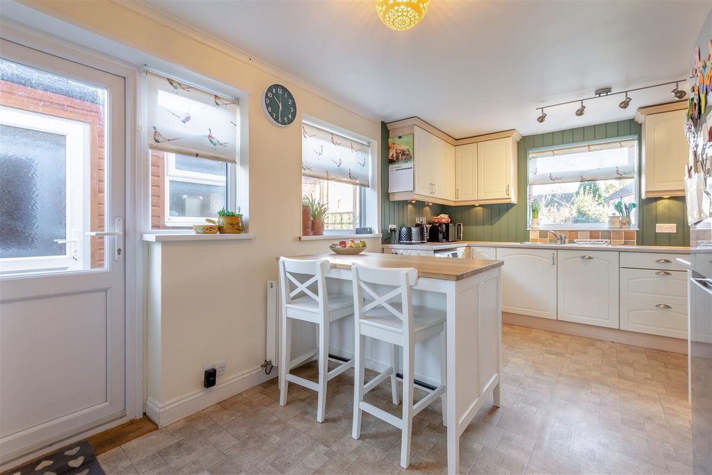 Property photo 3 of 15 8671943-Interior02.Jpg