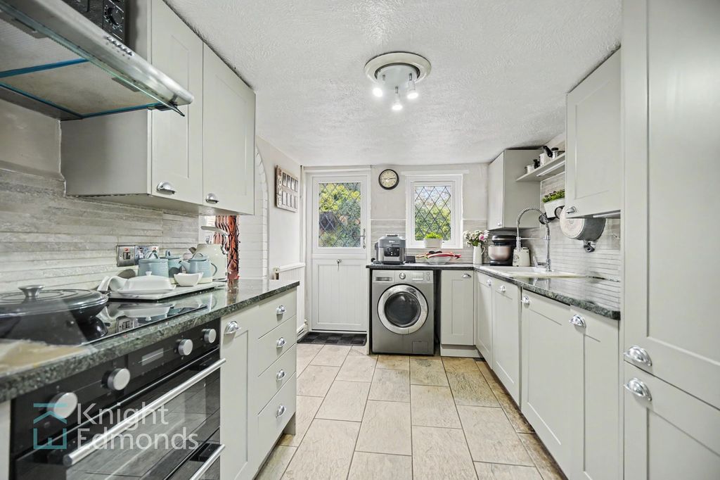 Property photo 2 of 29 Kitchen