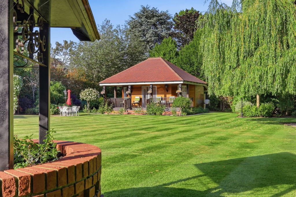 Additional image 51 of 5 bed detached house for saleWambrook Close, Hutton Mount, Brentwood CM13