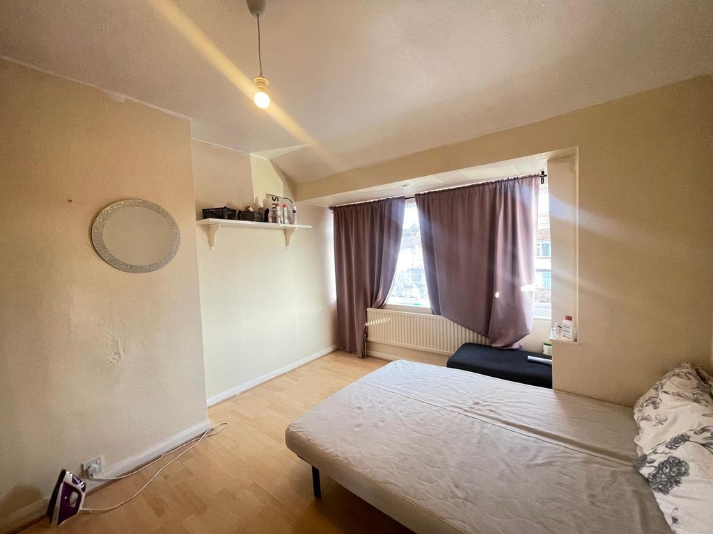 Property photo 2 of 5