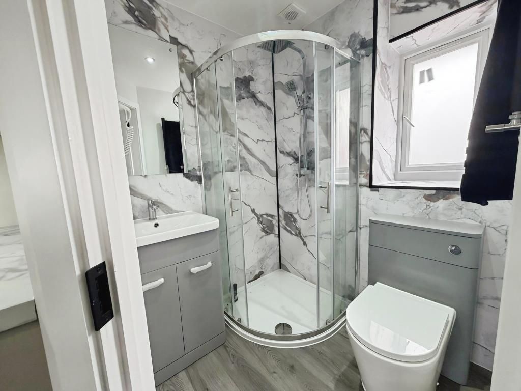 Property photo 2 of 7 Bathroom