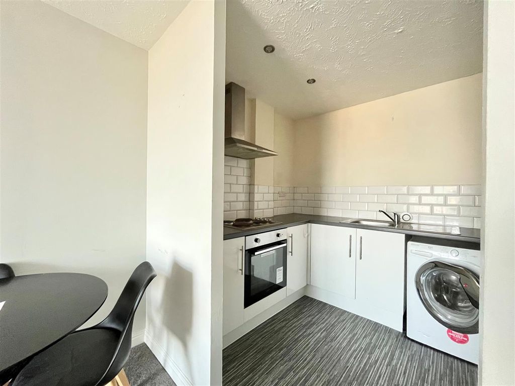 Property photo 3 of 6 Kitchen Dining
