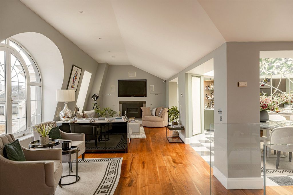 Property photo 1 of 14 Reception