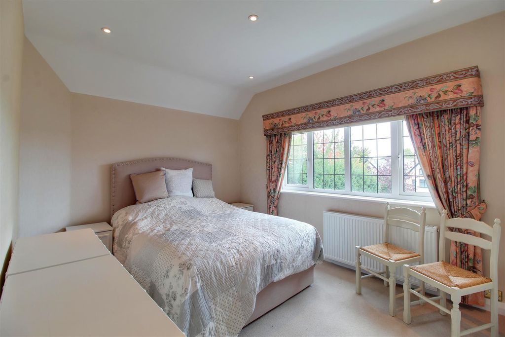 Additional image 16 of 4 bed detached house for saleBrookmans Avenue, Brookmans Park AL9