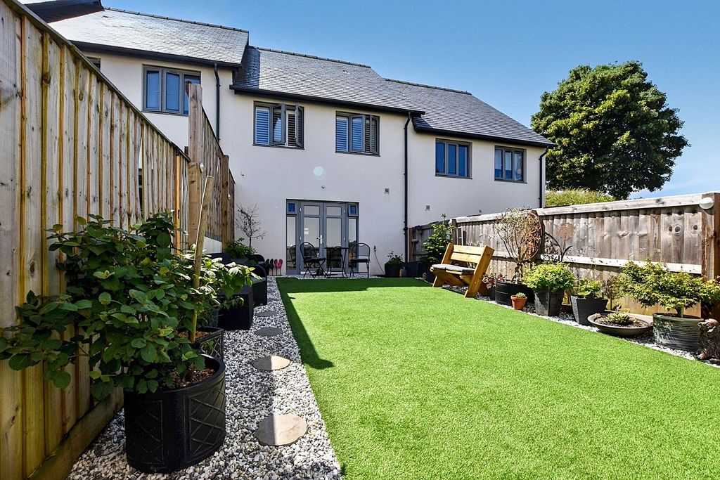 Property photo 2 of 17 Garden