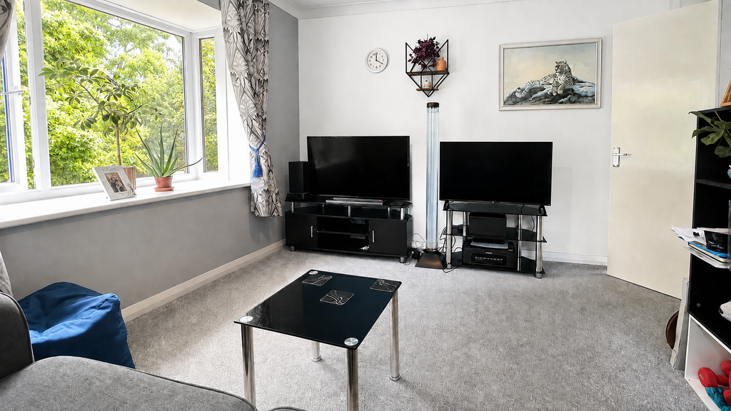 Property photo 3 of 6 074F332F-1B2d-473B-8B5A-B86cc50F6Ed5