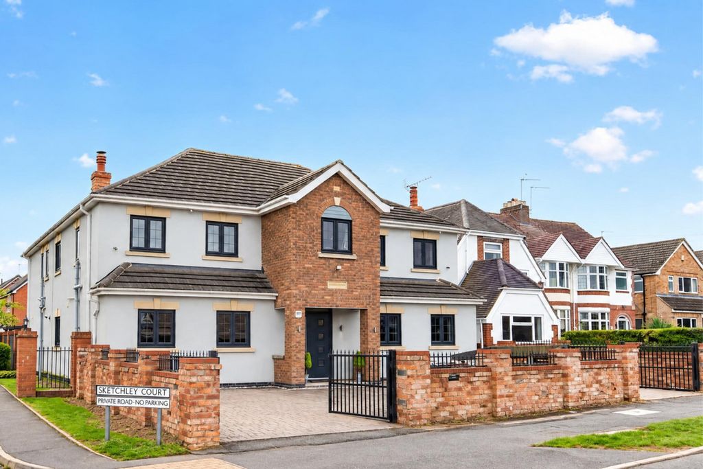 Property photo 1 of 33