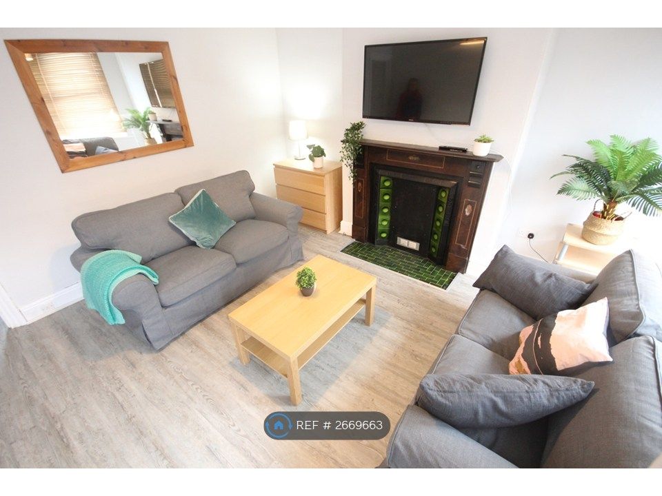 Property photo 2 of 12 Sitting Room