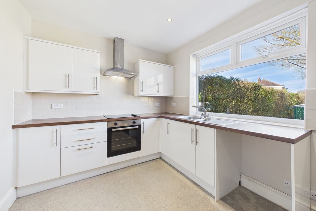 Property photo 2 of 19 Kitchen