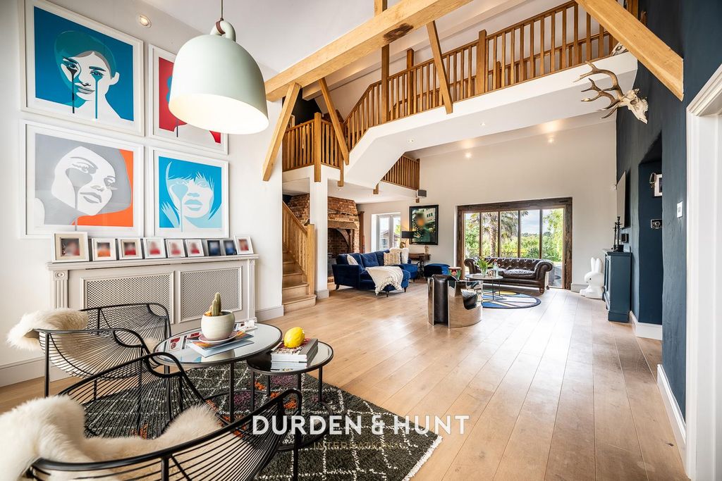 Property photo 2 of 49 Chelmsford-23.Jpg