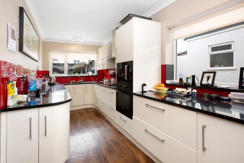 Property photo 2 of 21