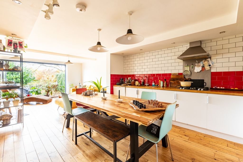 Property photo 2 of 19 2