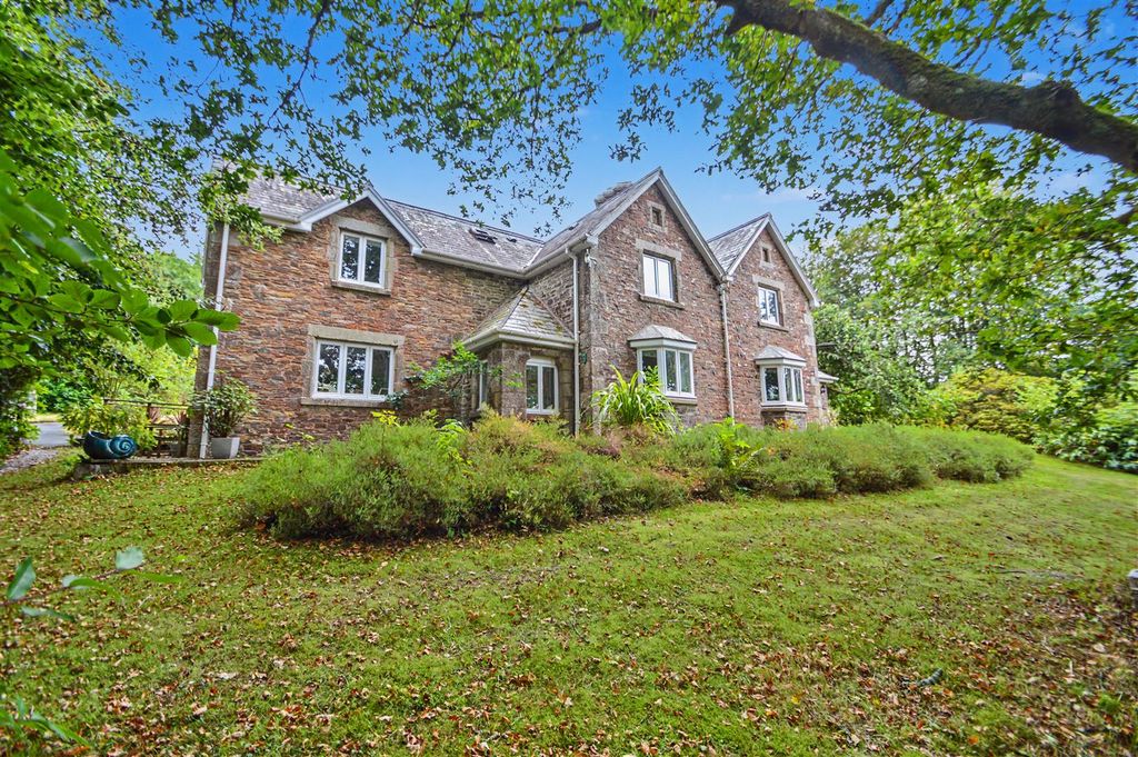 Property photo 2 of 21 Oak Lodge