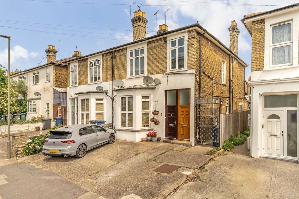 Property photo 1 of 8