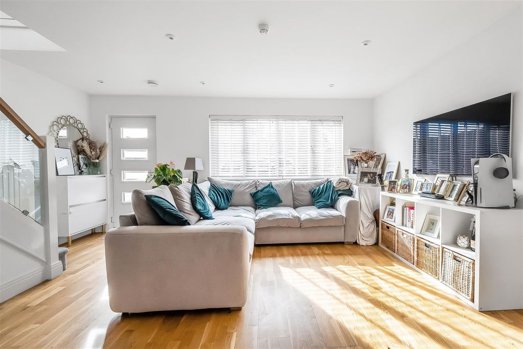 Property photo 2 of 12 5-Vincent-Mews-8.Jpg