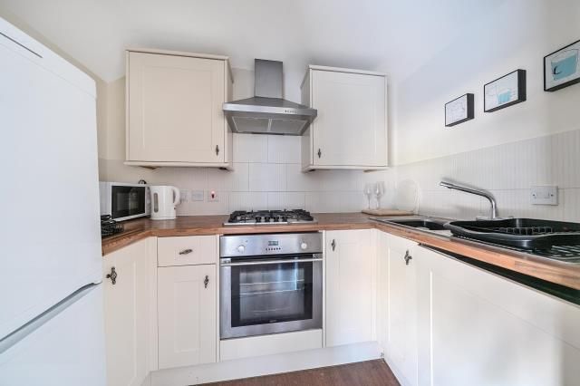 Property photo 2 of 10 Kitchen
