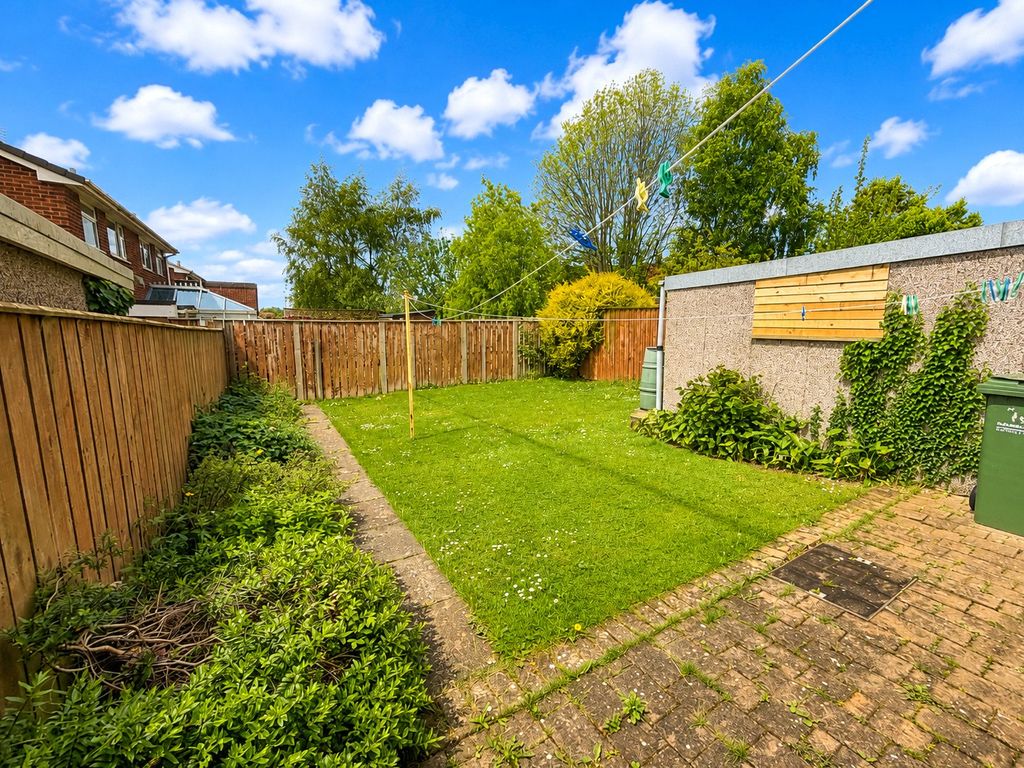 Property photo 3 of 16 Picture No. 12
