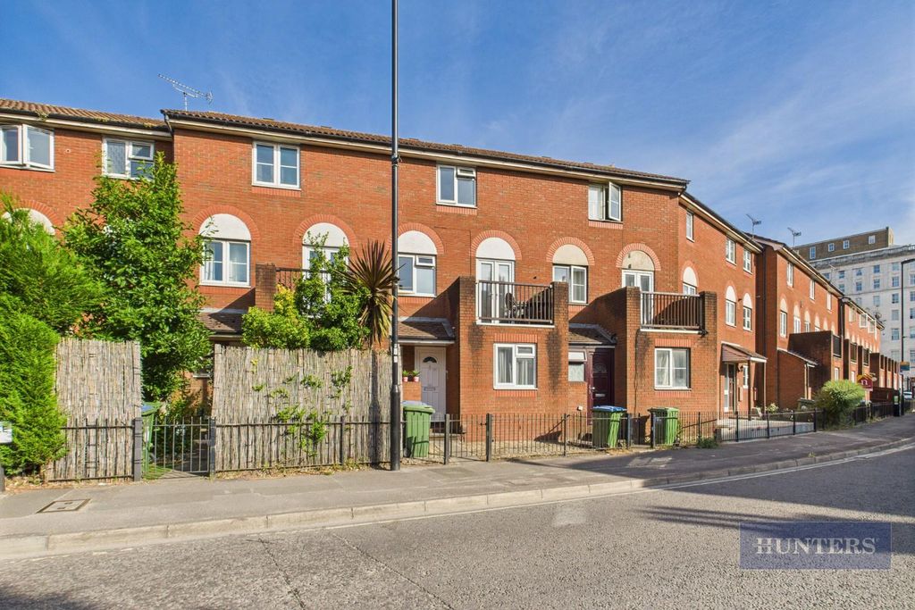Property photo 1 of 17 Cam05152G0-Pr0155-Still042.Jpg