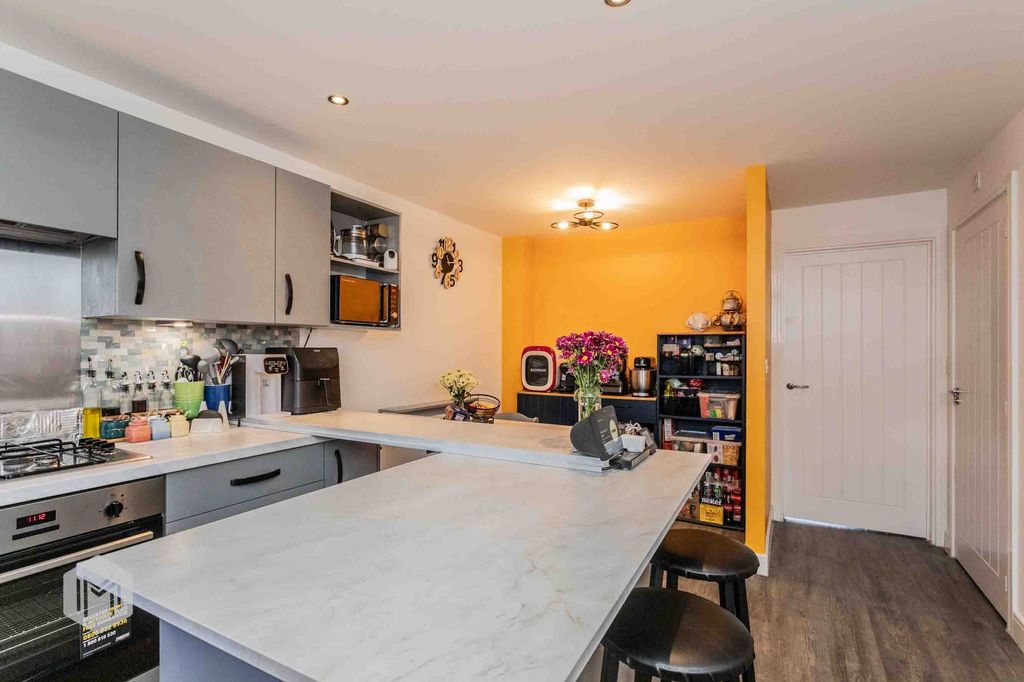Property photo 2 of 30
