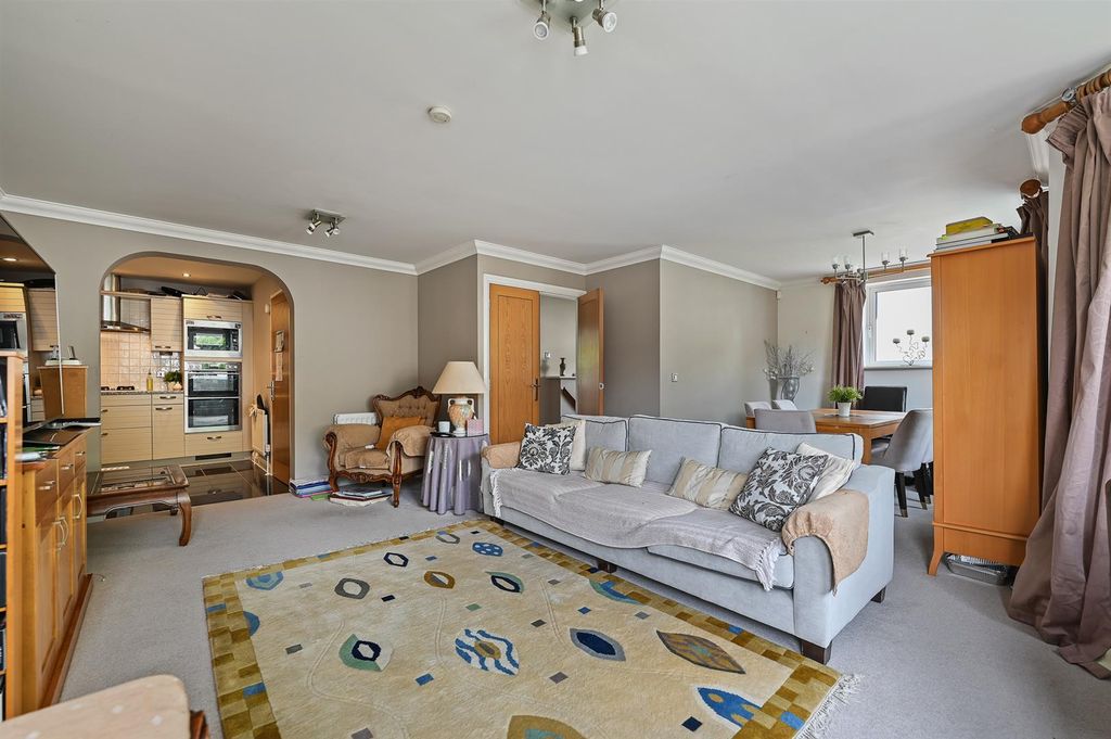 Property photo 3 of 12 Oc - Flat 2, Viceroy Court - Receptionb3 (1).Jpg